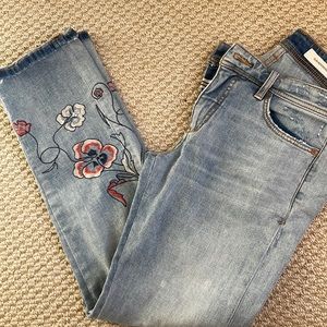 Excellent pair of boyfriend slim capris size 27 from pilcro and the letterpress